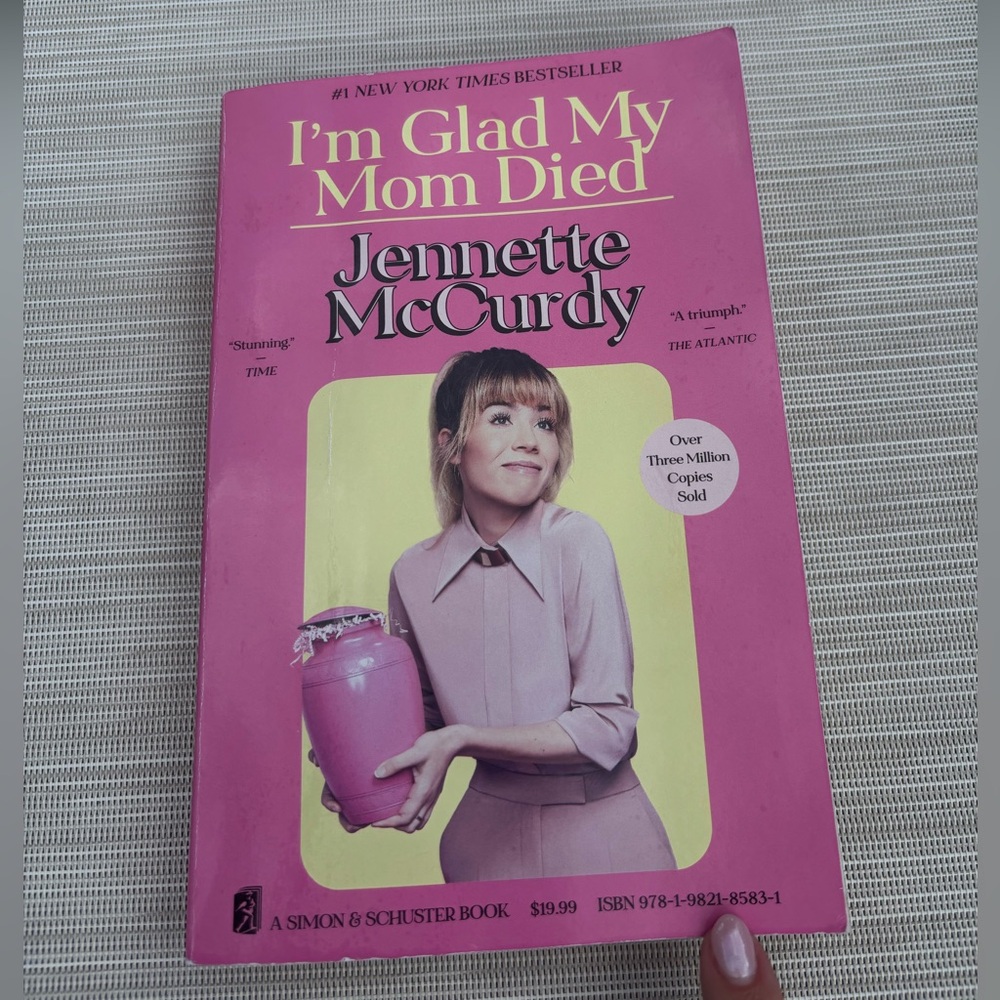 I'm Glad My Mom Died by Jennette McCurdy - Pink Paperback